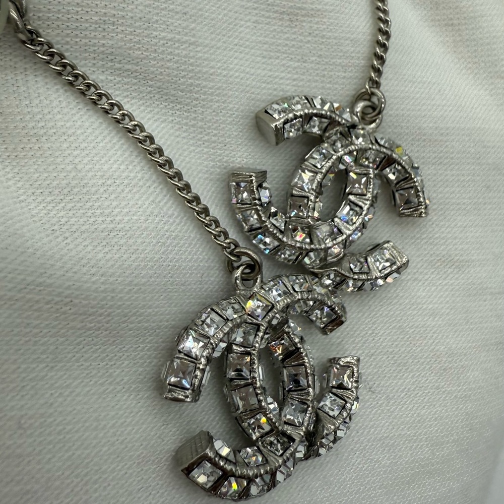 ❌SOLD❌Authentic Chanel silver princess square crystal large CC dangle earrings - Picture 9 of 13